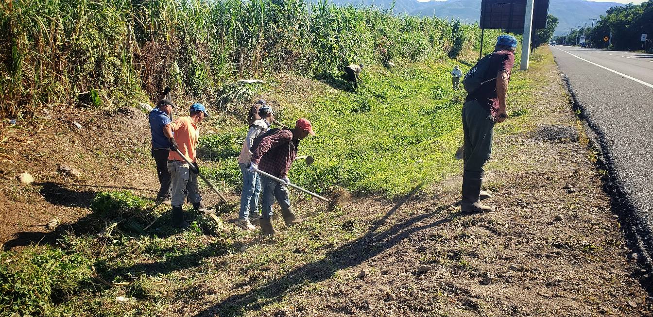 Ayuntamiento de Estebanía interviene canaleta en la entrada del cruce Estebanía